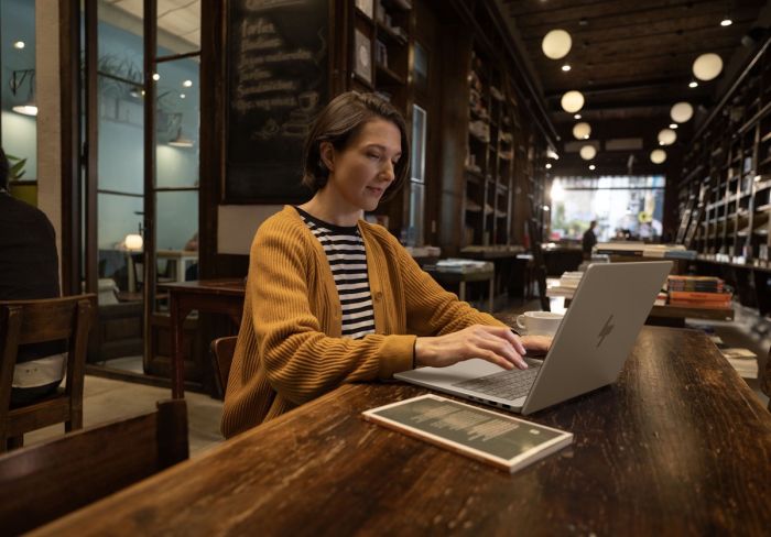 Ноутбук HP OmniBook 7 14-fs0001ua 14" WUXGA IPS AG, Intel 5-220H, 24GB, F1TB, UMA, Win11, сріблястий