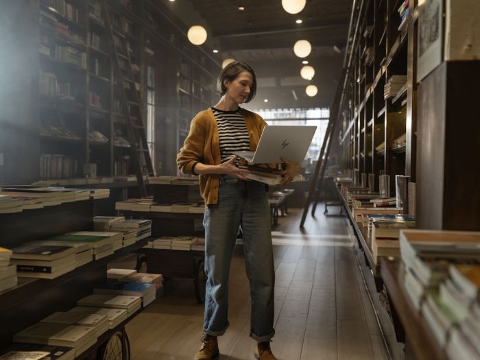 Ноутбук HP OmniBook 7 14-fs0000ua 14" WUXGA IPS AG, Intel 5-220H, 24GB, F1TB, UMA, Win11P, сріблястий